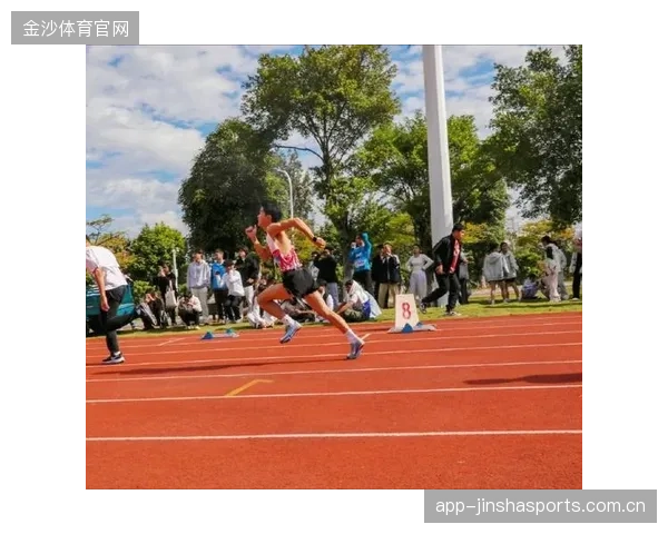 女子短跑团队：默契配合，超越极限的接力传奇