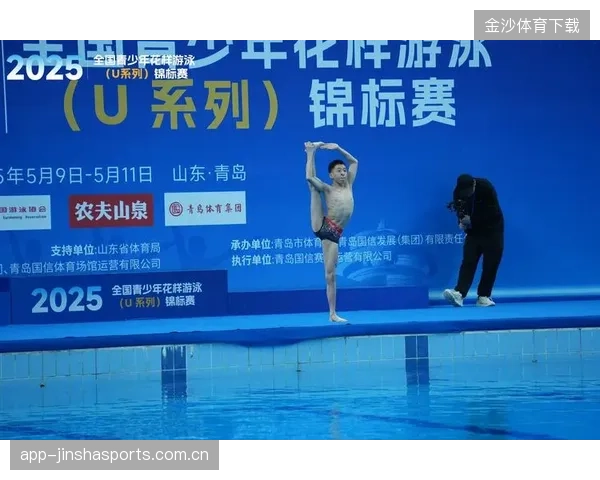 打造完美同步浪潮——花样游泳队同步性训练质量全面提升的秘密